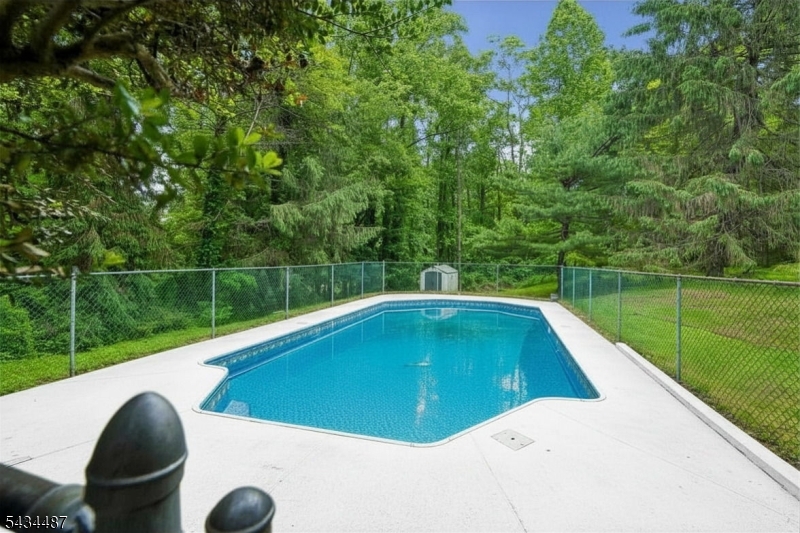 137 Beekman Rd