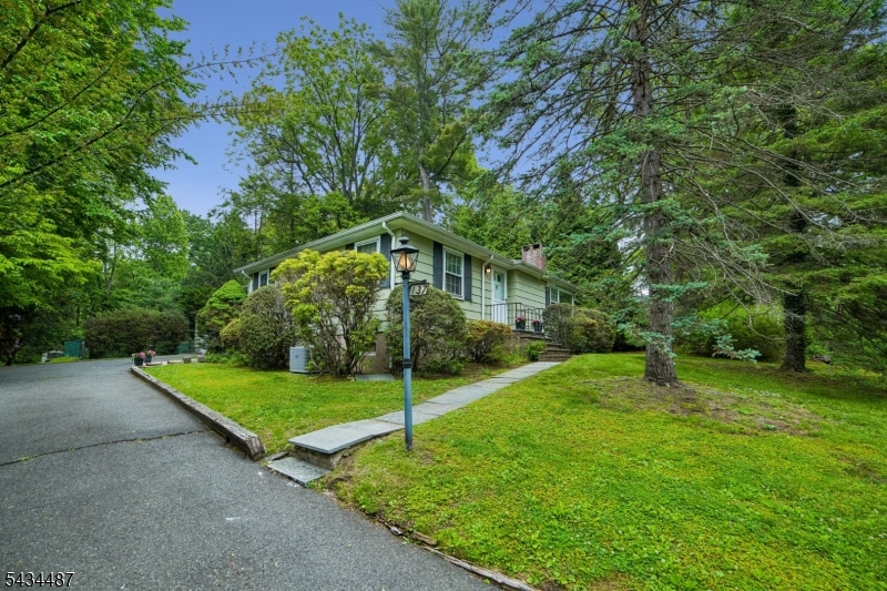 137 Beekman Rd