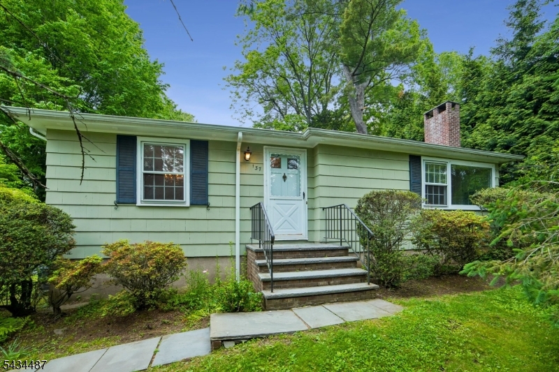 137 Beekman Rd