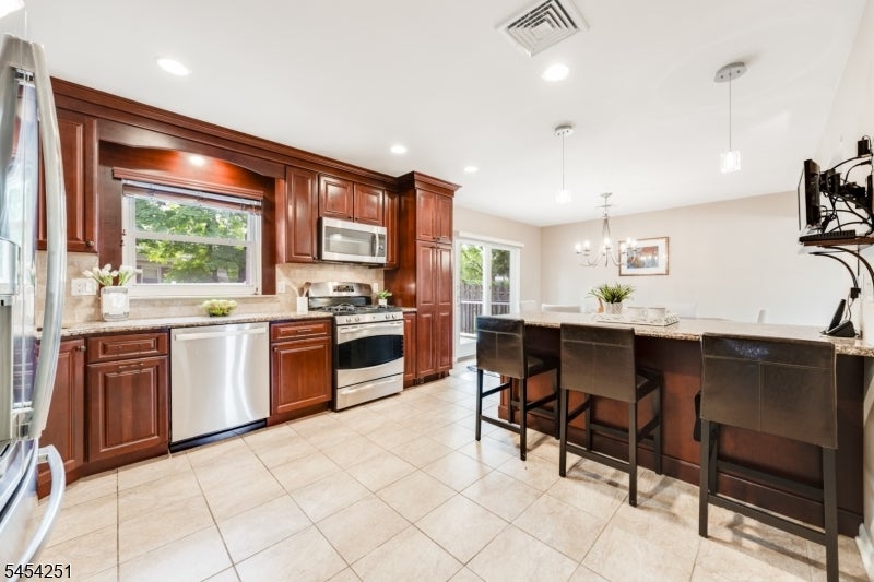 49 Country Club Ln