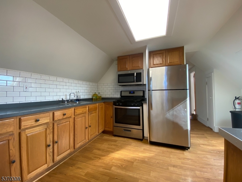 11 Lafayette Ave 3