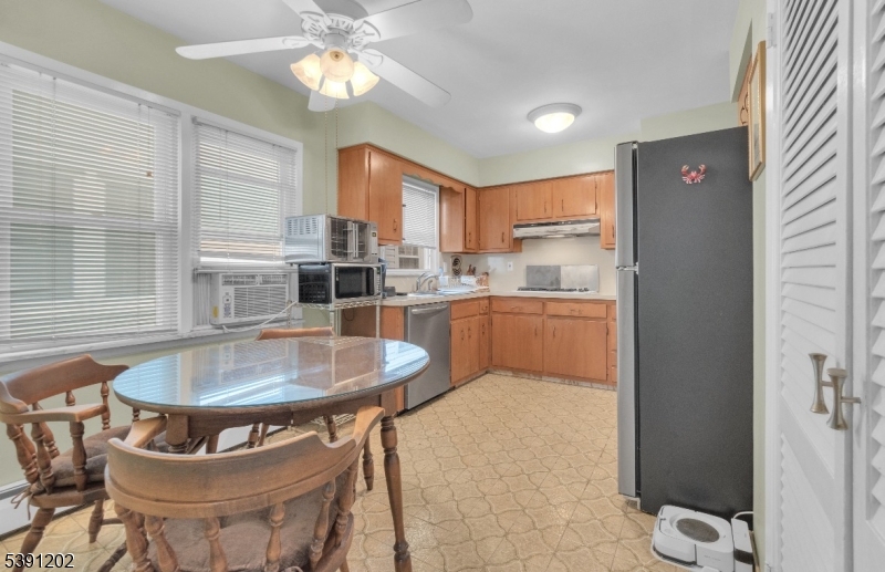 7 Country Village Ct