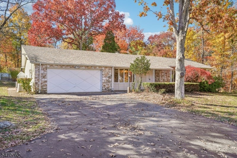 115 Crest Lake Dr