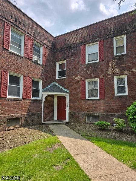 933 E Front St D