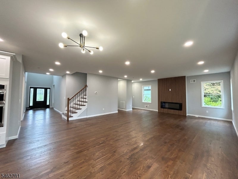 8 Chamberlain Ln