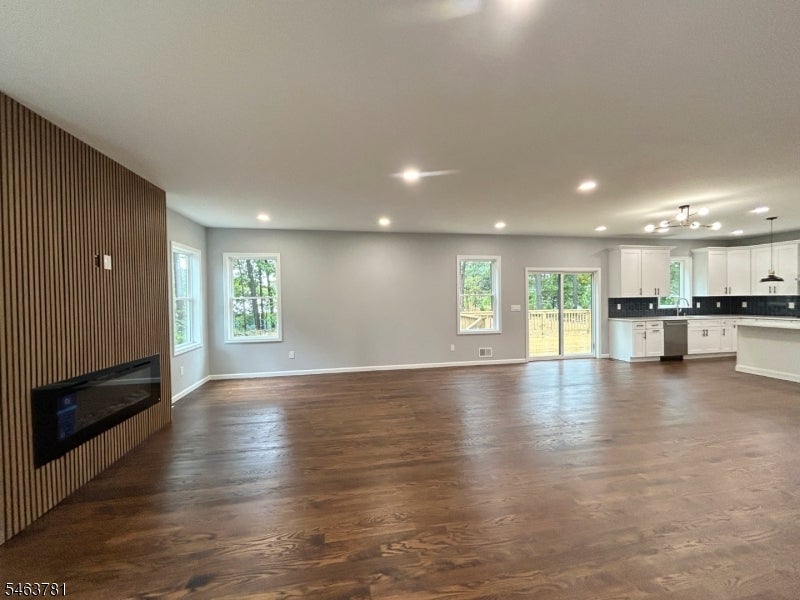 8 Chamberlain Ln