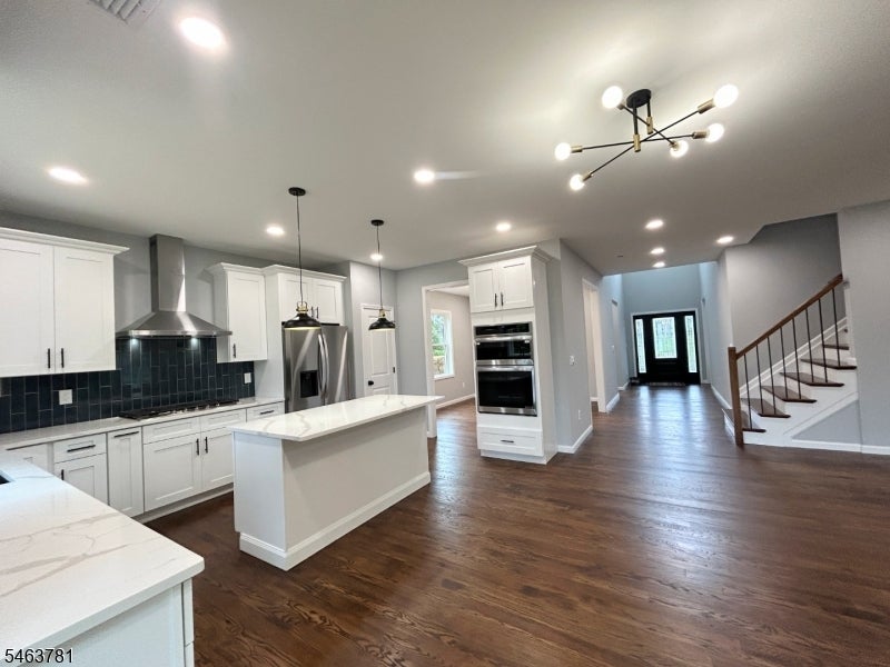 8 Chamberlain Ln