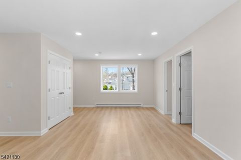 127 Main St 2A Bloomingdale Boro NJ 07403