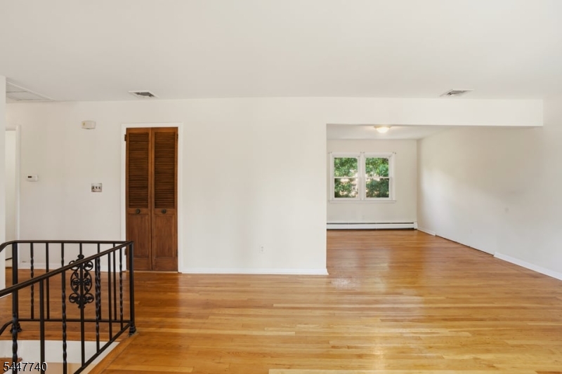11 Ray Ave