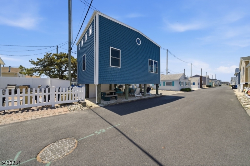 105 W Dune Way