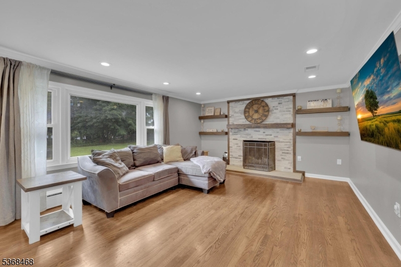 738 Amwell Rd