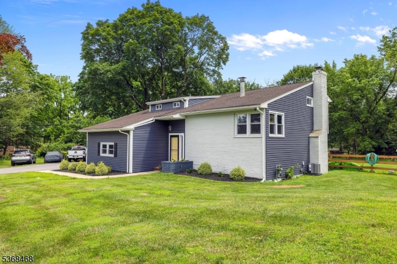 738 Amwell Rd