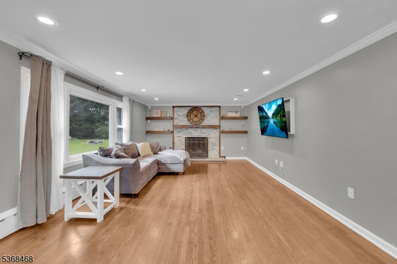 738 Amwell Rd