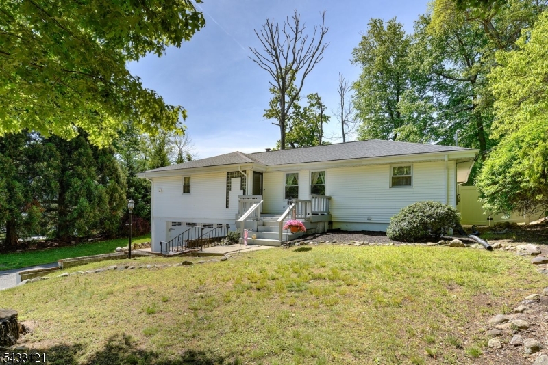 77 Marion Ave