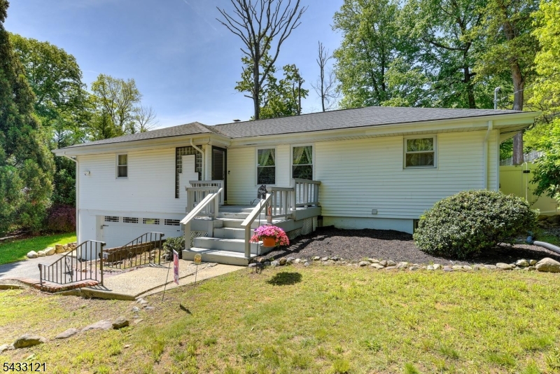 77 Marion Ave