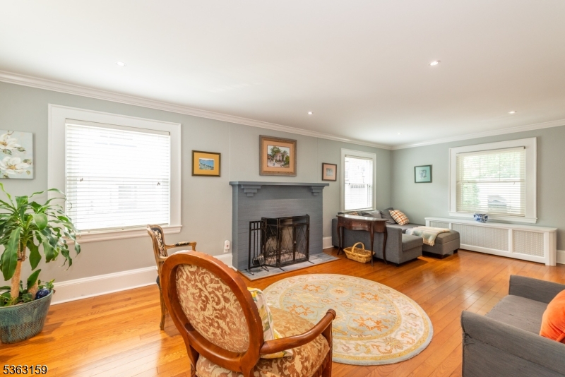 44 Willard Ave