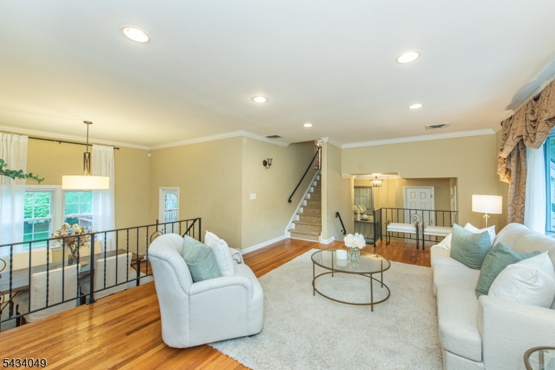 27 Bogert Rd