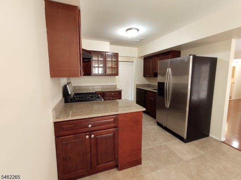 1807 Green Hollow Dr