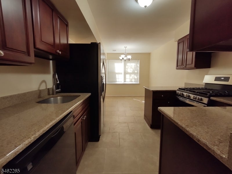 1807 Green Hollow Dr