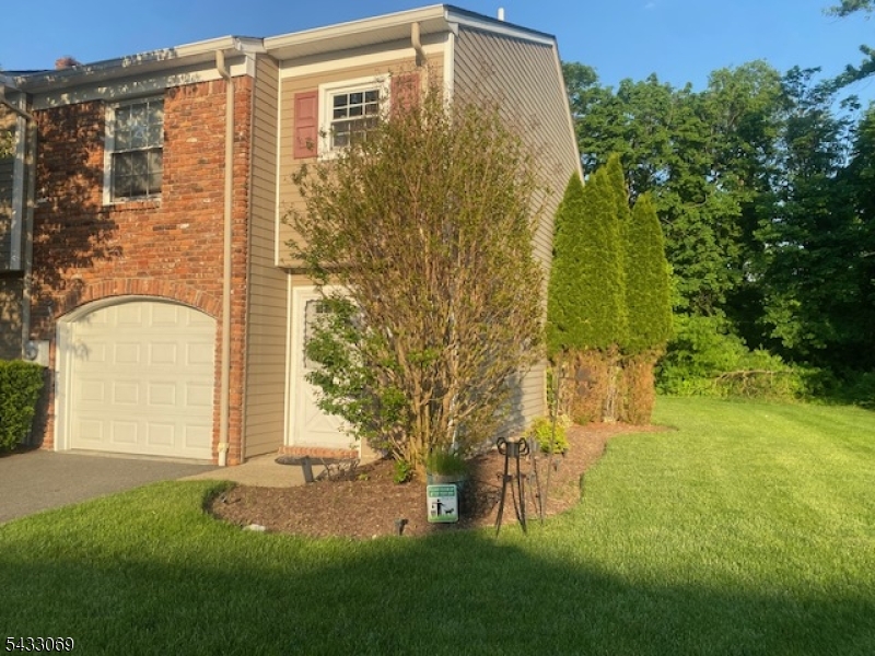 33 Dena Dr 33