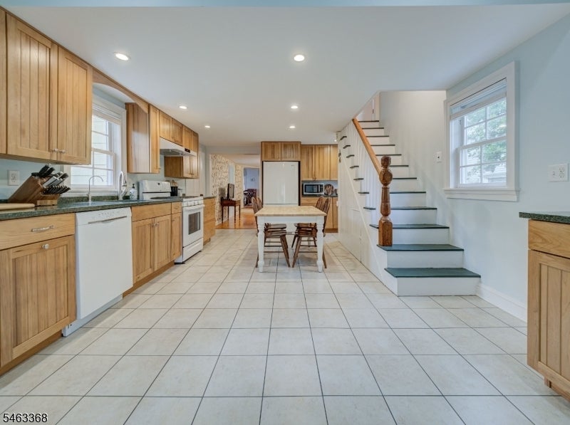 27 Bonnell St
