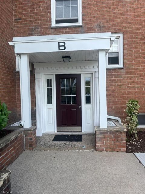 Photo of 565 Grove St #B12, Clifton, NJ 07013 (MLS # 4000633)