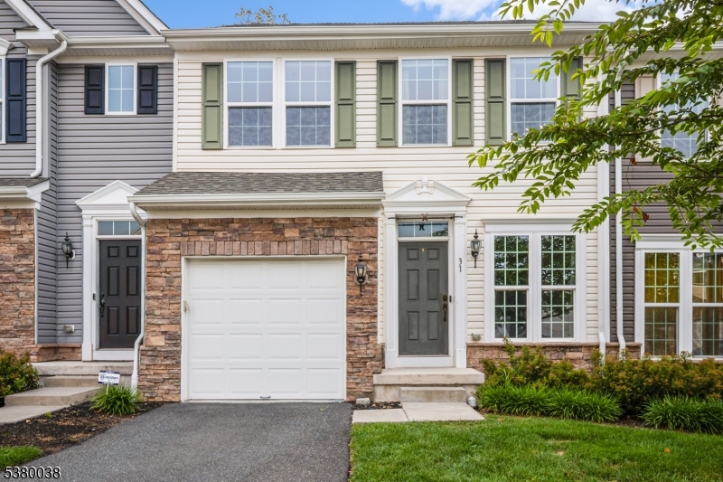 31 Woodland Way