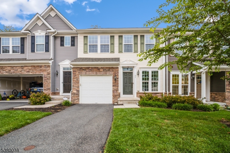 31 Woodland Way