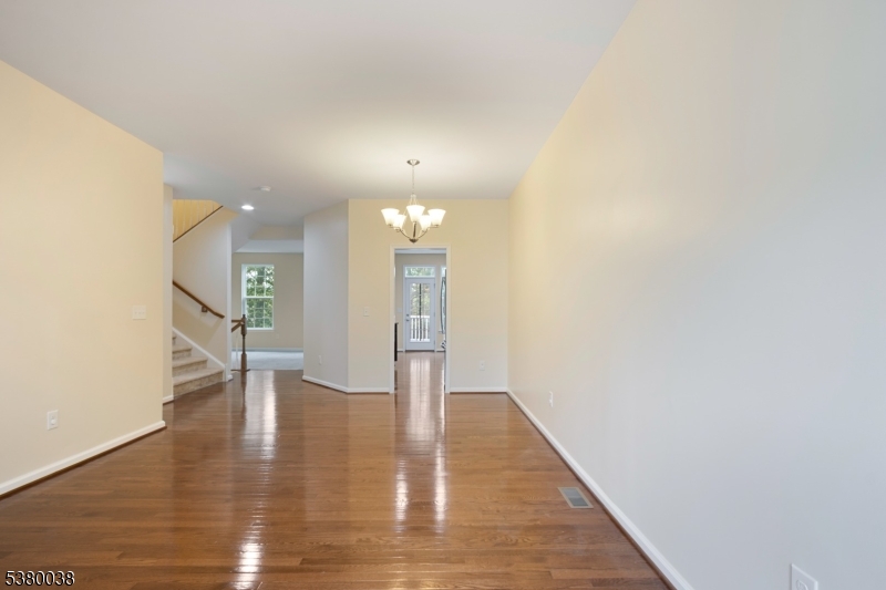 31 Woodland Way
