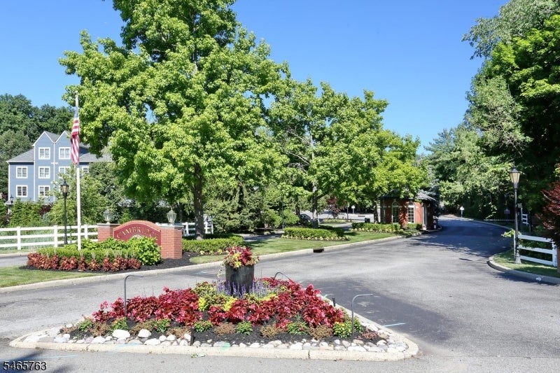 876 Somerset Ct