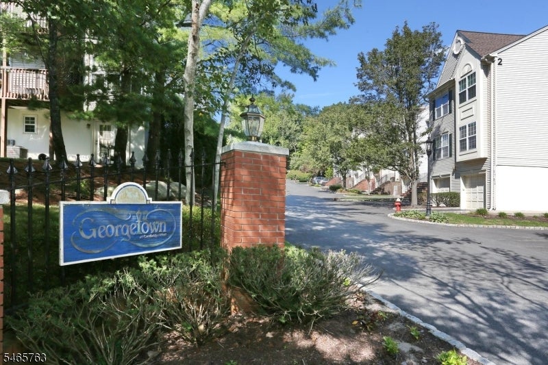 876 Somerset Ct