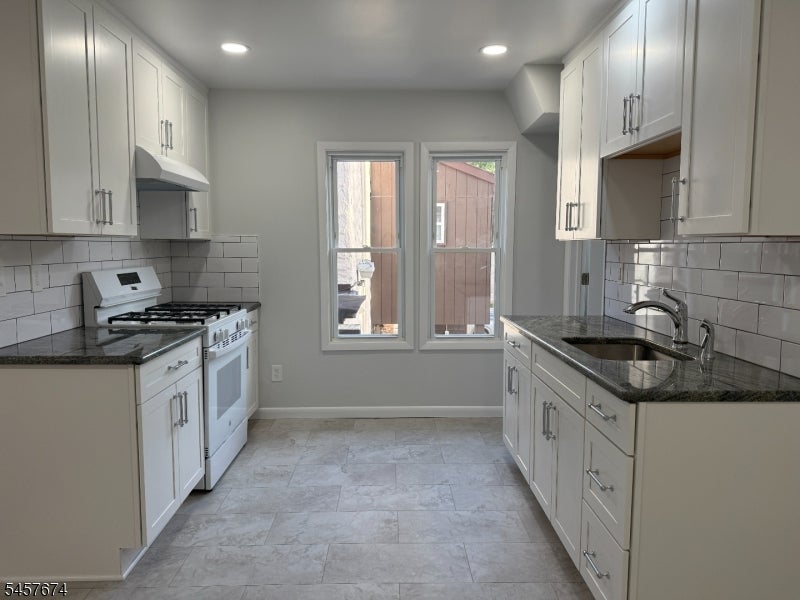 584 Pompton Ave