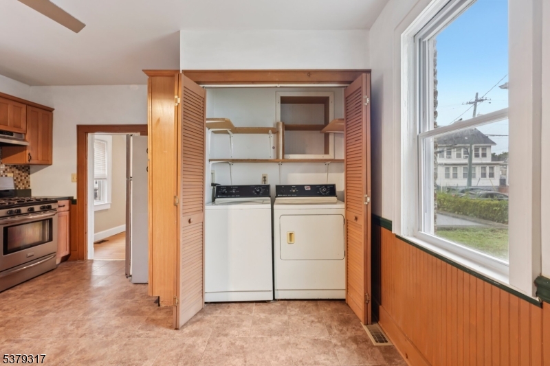 105 W Somerset St