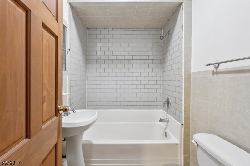 105 W Somerset St