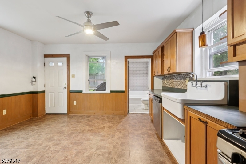 105 W Somerset St