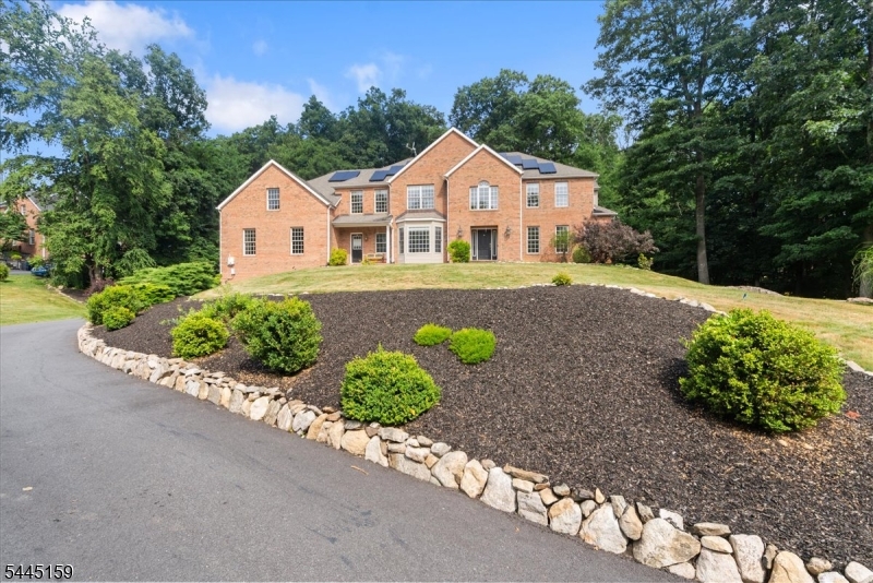 12 Angelo Dr