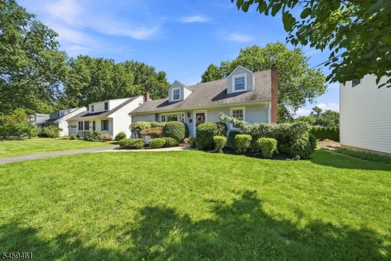 17 Middle Ave
