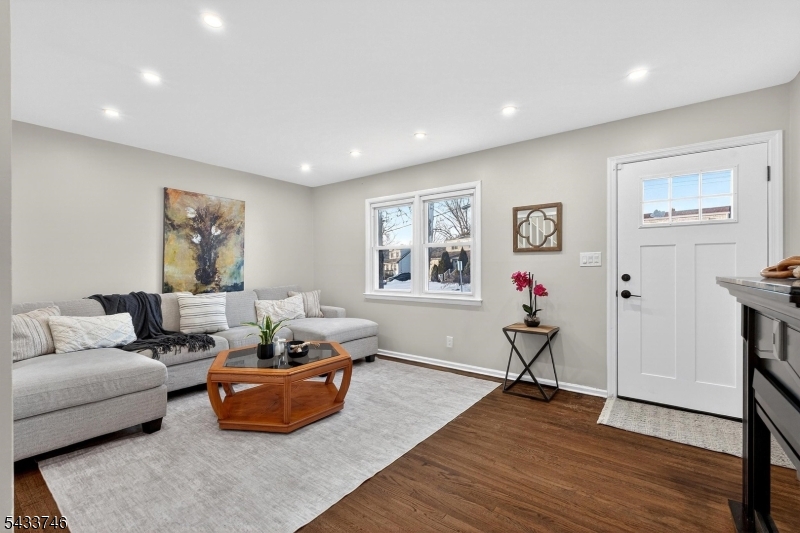 5 Lois Ave