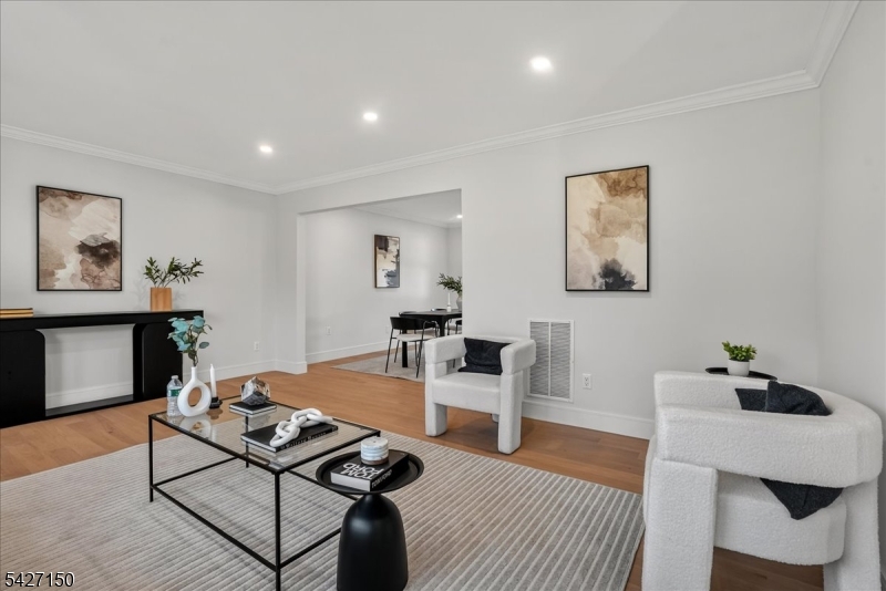 56 Manor Rd