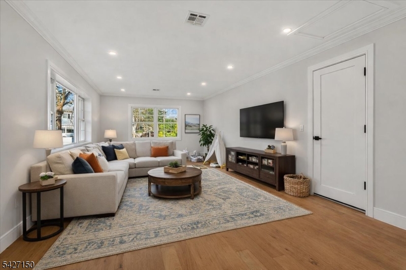 56 Manor Rd