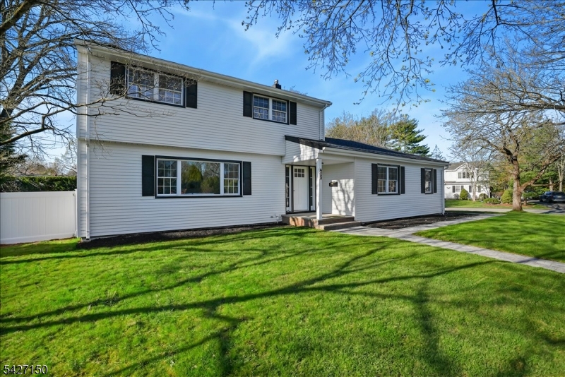 56 Manor Rd