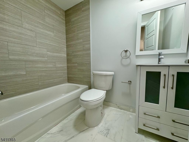 62 Westfield Ave 101