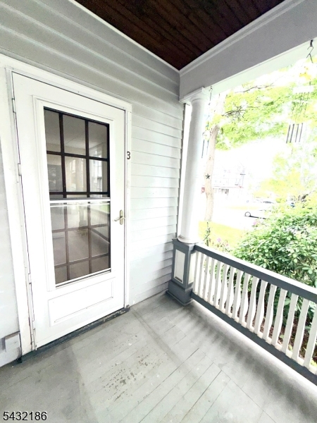 100 Main St - Front Apt 3 3