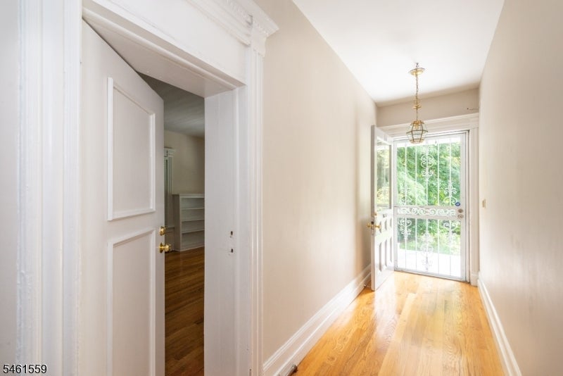 16 Llewellyn Rd 1