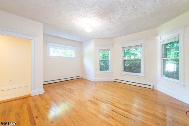 16 Llewellyn Rd 1