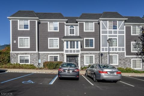 Photo of 63 Village Dr, Morris, NJ 07960 (MLS # 3994188)