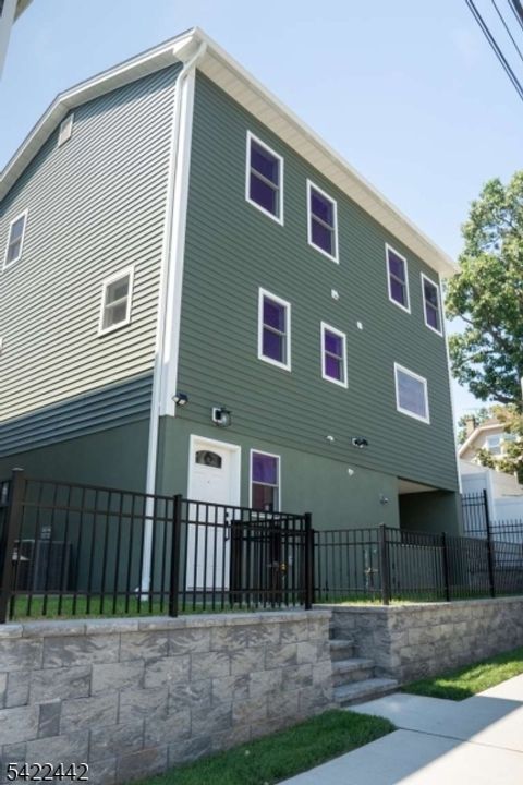 376 5Th Ave Paterson City NJ 07514