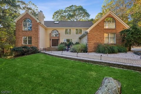 Photo of 19 Helen St, Warren, NJ 07059 (MLS # 3994834)