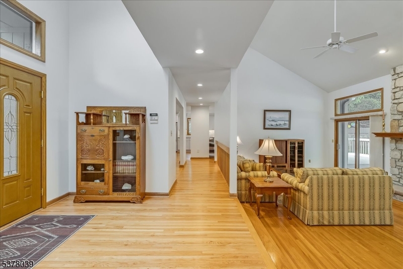 28 Laurel St