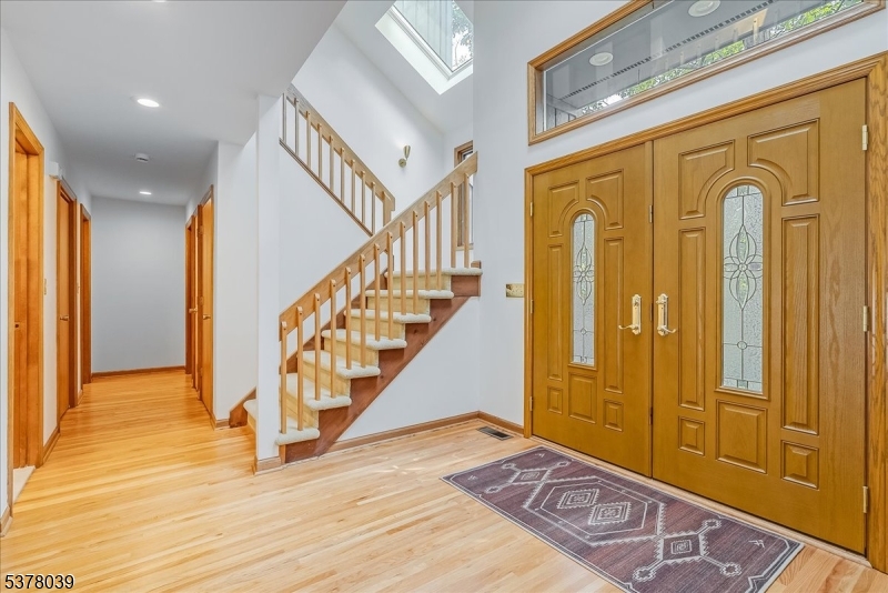28 Laurel St